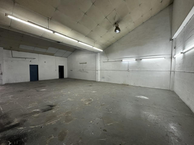 To Let Commercial Property for Rent in Paarden Eiland Western Cape